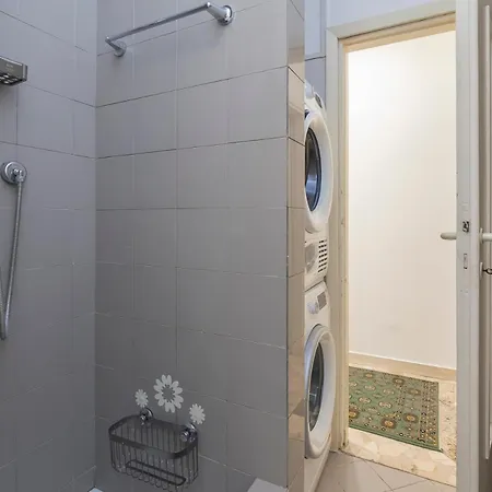 Oasi Urbana A Milano: Piazza Insubria Apartment