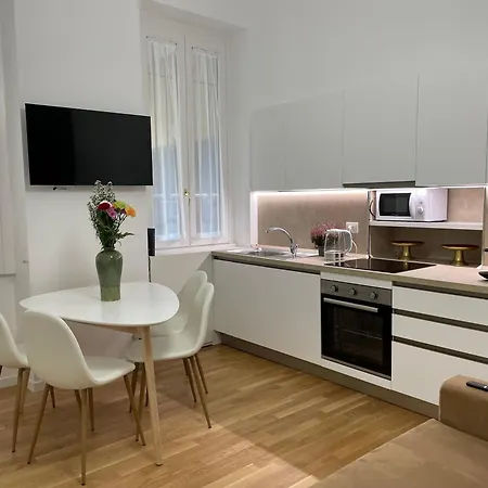 Mila By The Blue Twins * Mailand