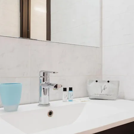 Easylife - Elegante In Solari Milano