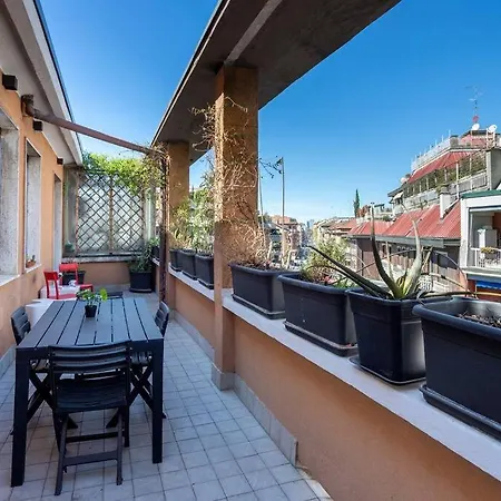 Ennio's Nest - Private Terrace Apartment Milan