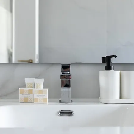 公寓 8 Min Dalla Metro Casa Elegante Con Netflix E Wifi 米兰