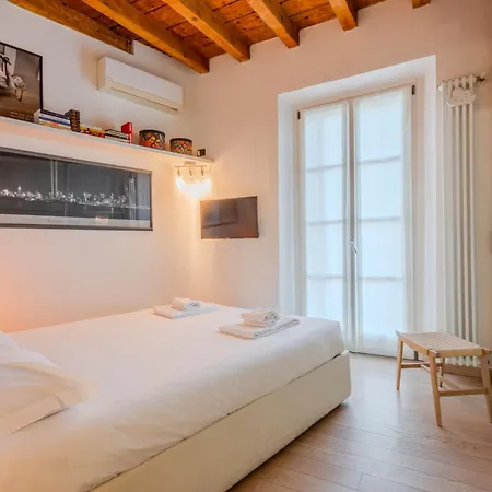 Crocetta Modern Flat Apartment Milan