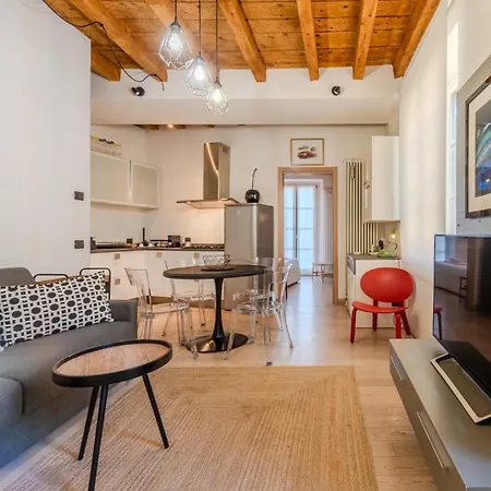 Apartment Crocetta Modern Flat Milan