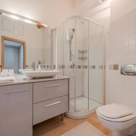 Easytopstay - Crocetta Modern Flat *