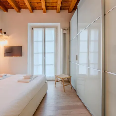 Crocetta Modern Flat Milan