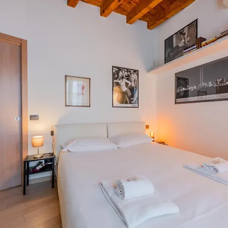 Crocetta Modern Flat Apartment *