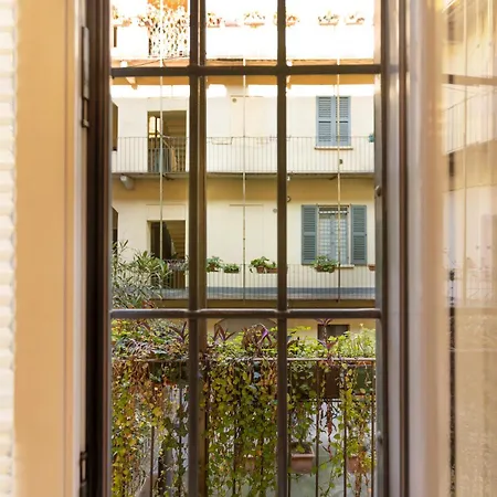 Bricks & Beams In The Key Area Of Apartament