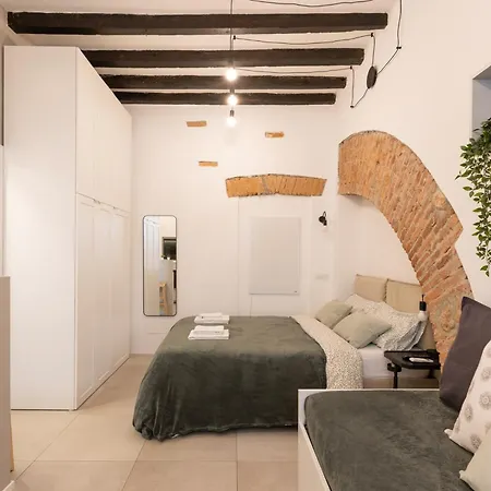 Bricks & Beams In The Key Area Of דירה