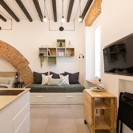 Bricks & Beams In The Key Area Of Apartament *