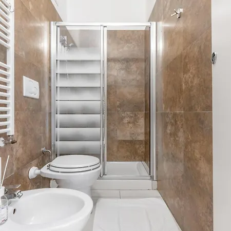 Modern And Cozy Apartment, 10 Minuti Dal Duomo شقة ميلان