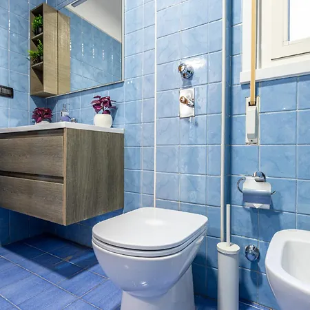 Porta Nuova Elegance & Comfort Near Corso Апартаменты *