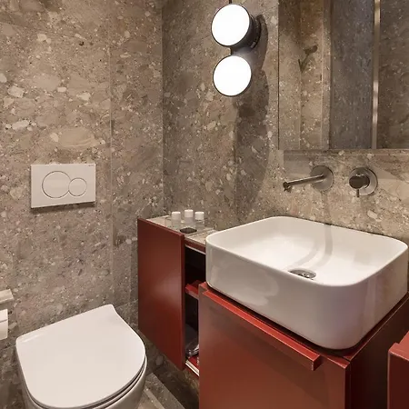 Fifty Eight Regina Margherita Milánó