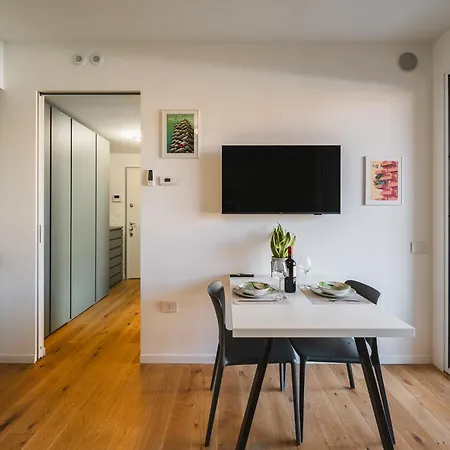 Apartment Navigli Cozy Design With Balcony Milan