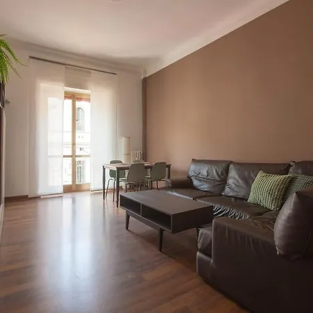 Elegante E Ampio In Zona Moscova Apartmán