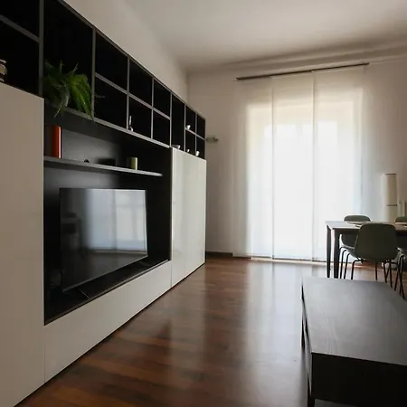 Elegante E Ampio In Zona Moscova 米兰