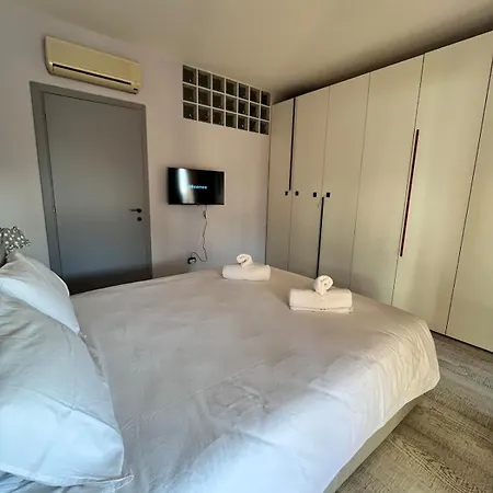 House Lancetti With Terrace Apartment