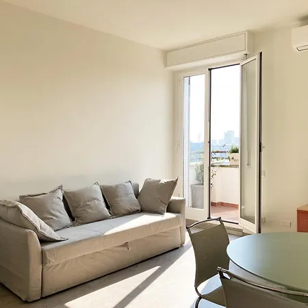 Bright With View Apartment *