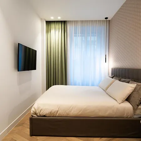 Palazzo Fontana Duomo View Golden House