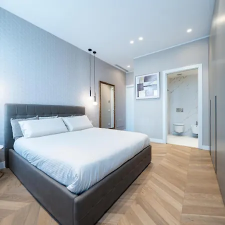 Palazzo Fontana Duomo View Golden House