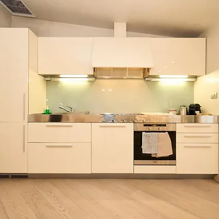 Luxury House - 2 Minutes Walk From Station *