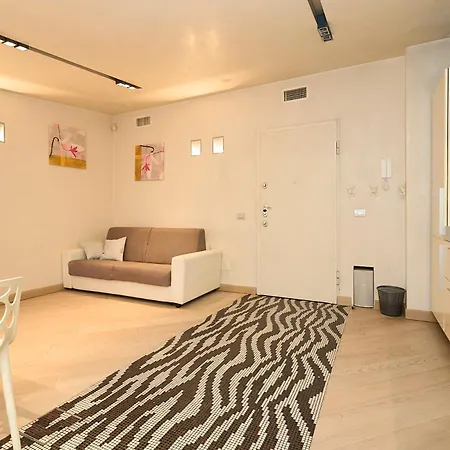 Apartman Luxury House - 2 Minutes Walk From Station Milánó