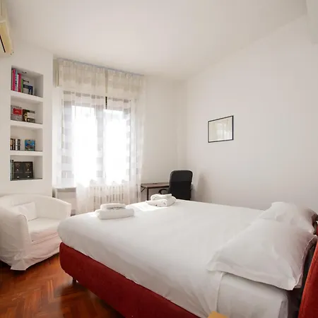 شقة Bright Apartment For 3 Guests Near Porta Romana With Balcony *