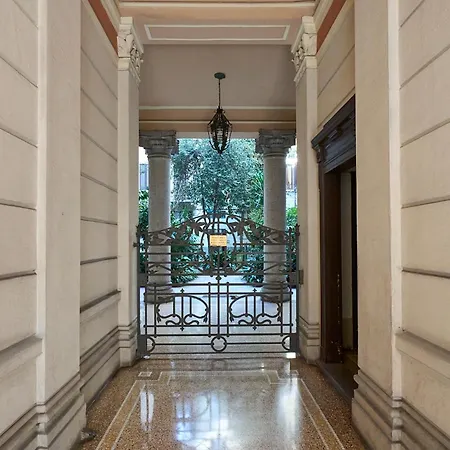 Vintage House - 2 Minutes Walk From Station * Milán