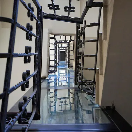 Vintage House - 2 Minutes Walk From Station شقة *