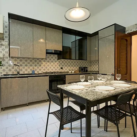 Vintage House - 2 Minutes Walk From Station Apartment *