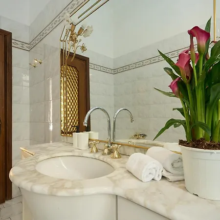 Vintage House - 2 Minutes Walk From Station *