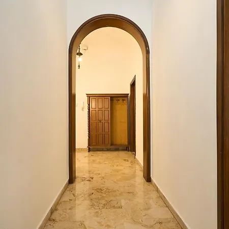 Vintage House - 2 Minutes Walk From Station Apartment *