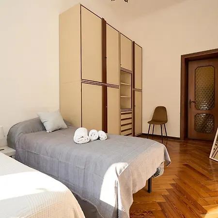 Vintage House - 2 Minutes Walk From Station * Milán