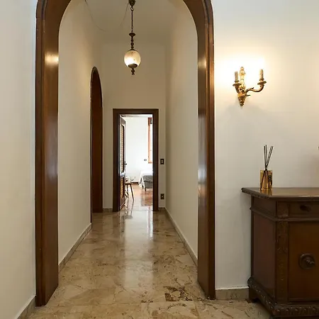 Vintage House - 2 Minutes Walk From Station Apartment *