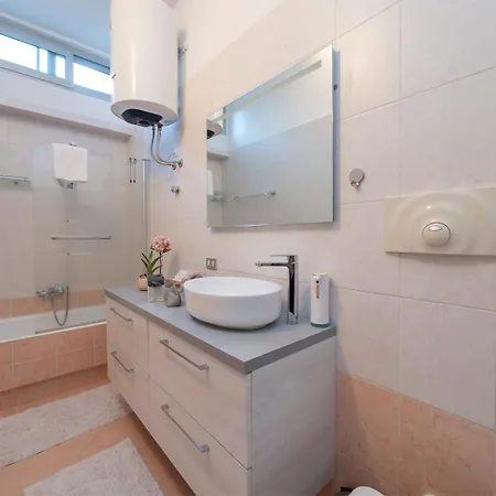 I Host - Falck 53 * Milaan