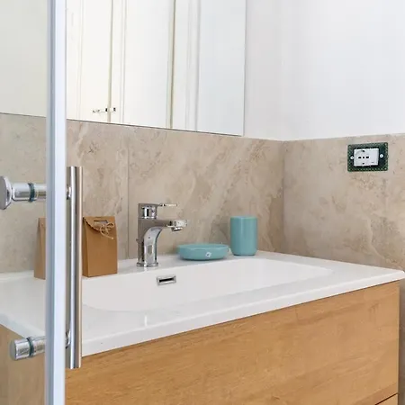 Stradivari - - By Host4u Apartment Milan