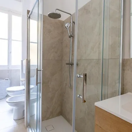 Stradivari - - By Host4u Apartment