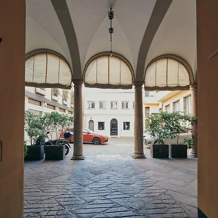 Апартаменты Sant'andrea Penthouse By Montenapoleone Living