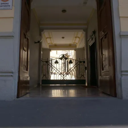 Wonderful Downtown Apartment-hd Netflix, King-size Bed, Two Minutes' Walk From Metro Apartment *
