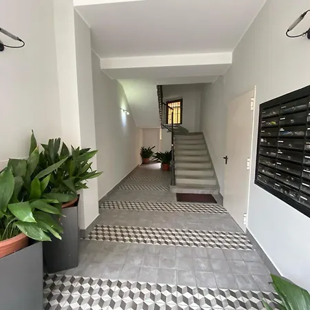 Guesthost - Porta Romana Luminoso Rifugio *