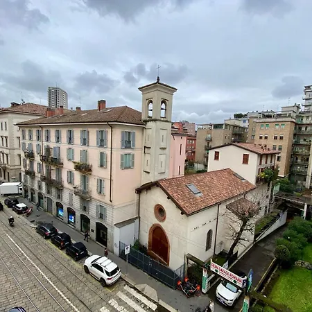 Guesthost - Porta Romana Luminoso Rifugio
