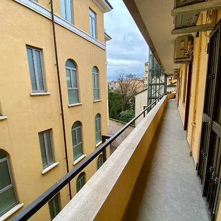 Guesthost - Porta Romana Luminoso Rifugio * Milano