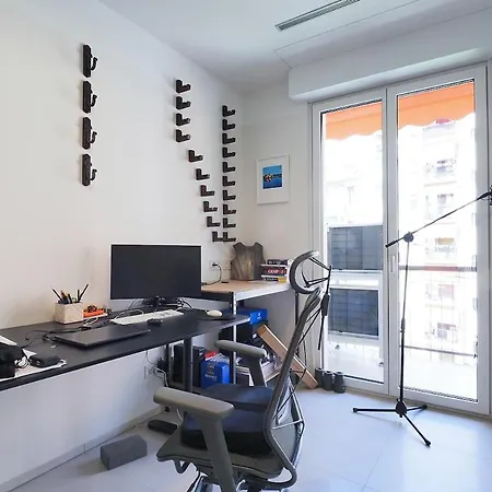 Bright Three Bedroom With Balconies Porta Romana Apartment *