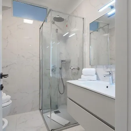 Bright Three Bedroom With Balconies Porta Romana *