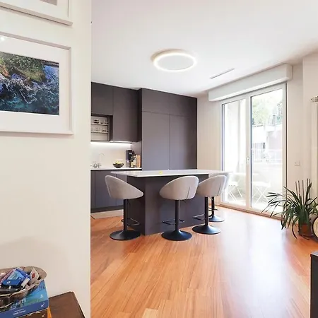 Bright Three Bedroom With Balconies Porta Romana Apartment