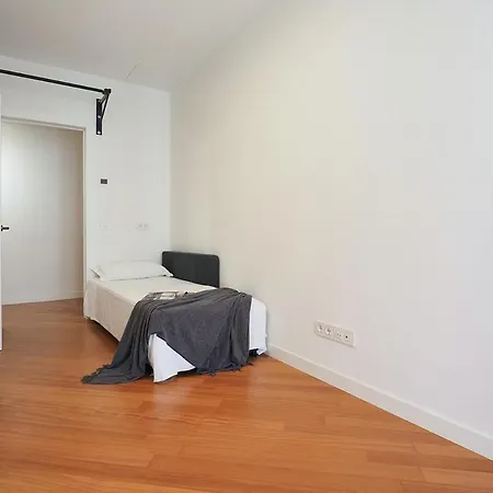 Apartment Bright Three Bedroom With Balconies Porta Romana