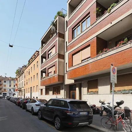 Bright Three Bedroom With Balconies Porta Romana Apartment Milan