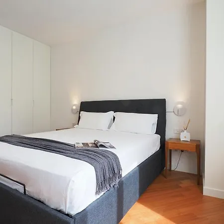 Bright Three Bedroom With Balconies Porta Romana Apartment Milan
