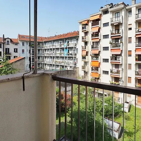 Bright Three Bedroom With Balconies Porta Romana Apartment