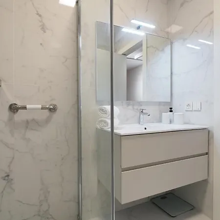 Bright Three Bedroom With Balconies Porta Romana Milan