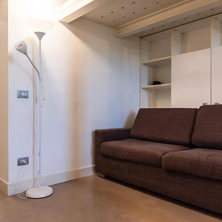 Youhosty - Navigli View Apartment